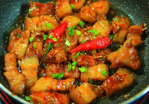 Hình ảnh Thịt ba chỉ rang cháy cạnh