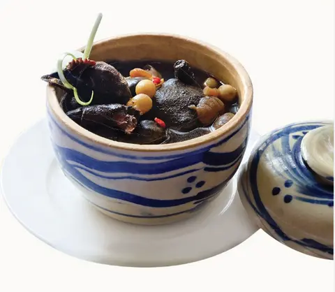 Hình ảnh Gà ác tiềm thuốc bắc