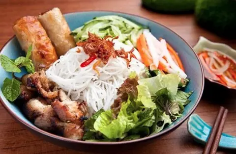 Hình ảnh Bún thịt nướng chả giò