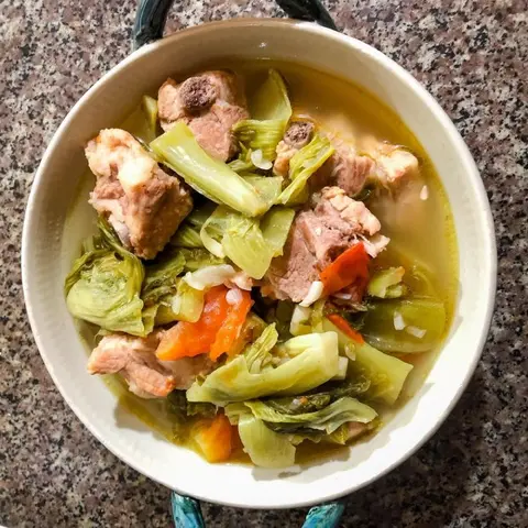 Hình ảnh Canh cải chua nấu sườn non