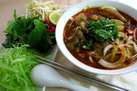 Hình ảnh Bún bò huế đặc biệt
