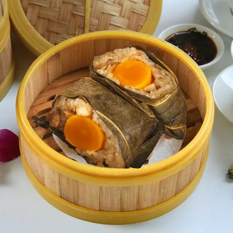 Hình ảnh Xôi gà lá sen