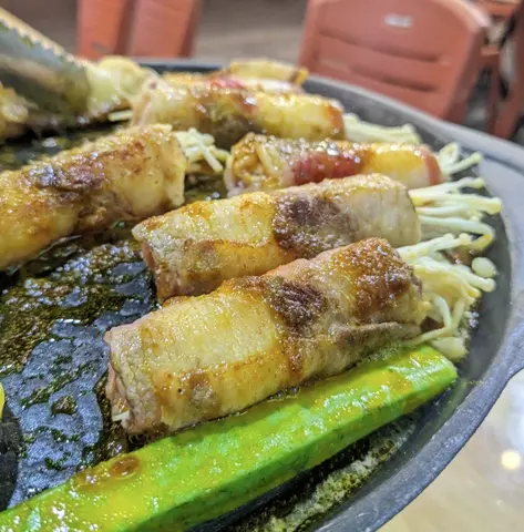 Hình ảnh Ba chỉ bò cuộn nấm nướng