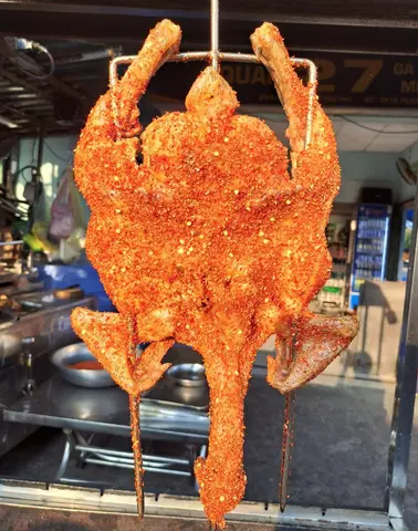 Hình ảnh Gà nướng muối ớt - nguyên con