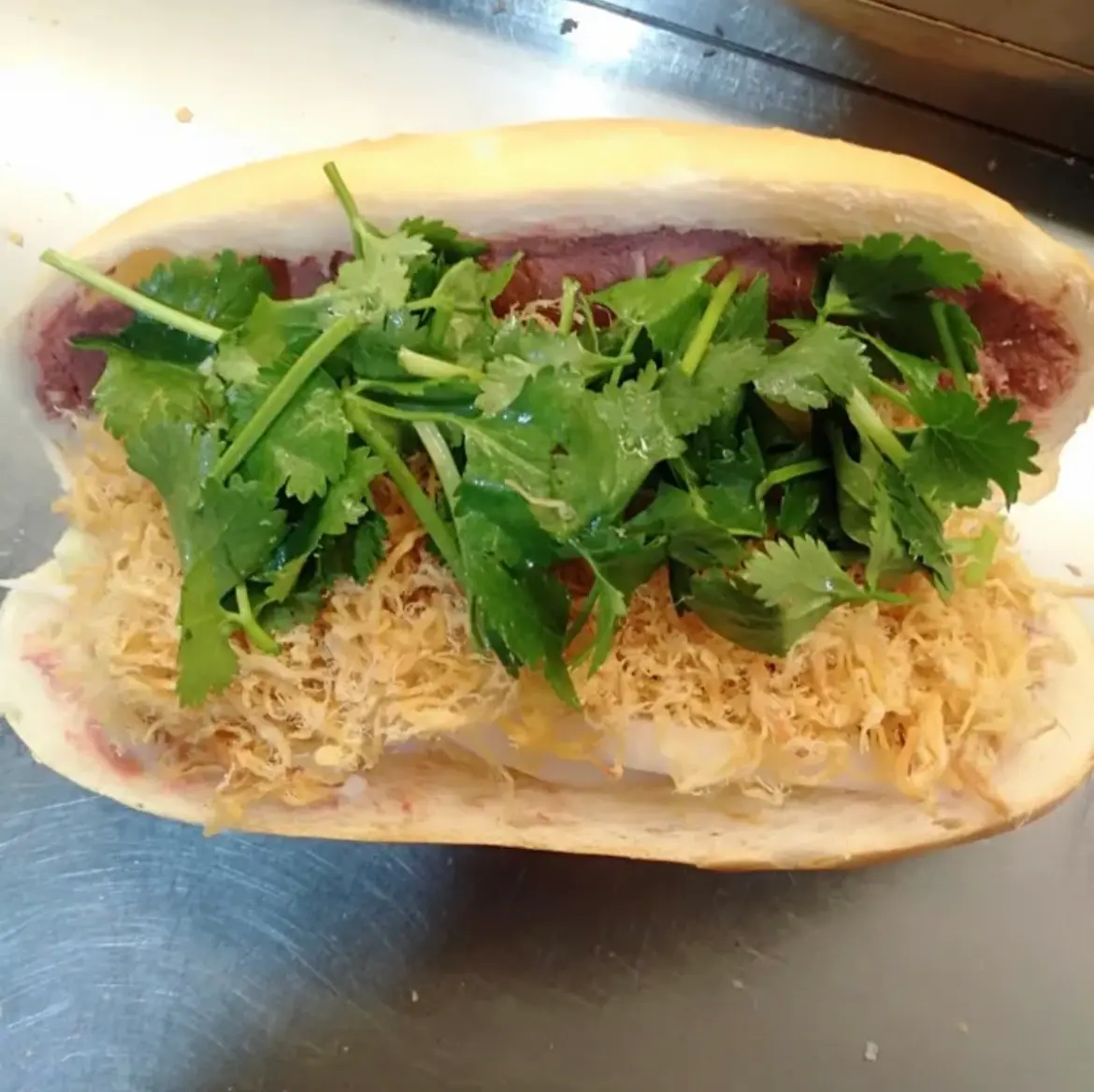 Hình ảnh Bánh mì pa tê bơ chà bông