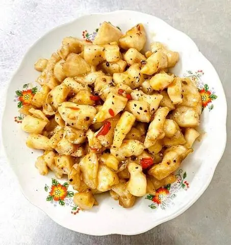 Hình ảnh Gân cá ngừ xào sate