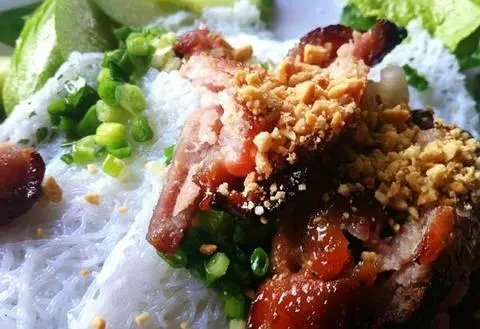 Hình ảnh Bánh hỏi thịt nướng nem nướng