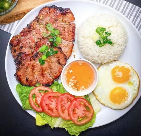 Hình ảnh Cơm tấm sườn cốt lết nướng
