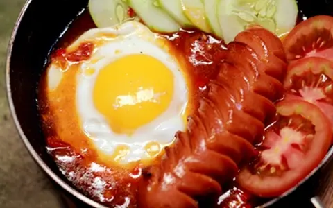 Hình ảnh Bánh mì xíu mại ốp la 