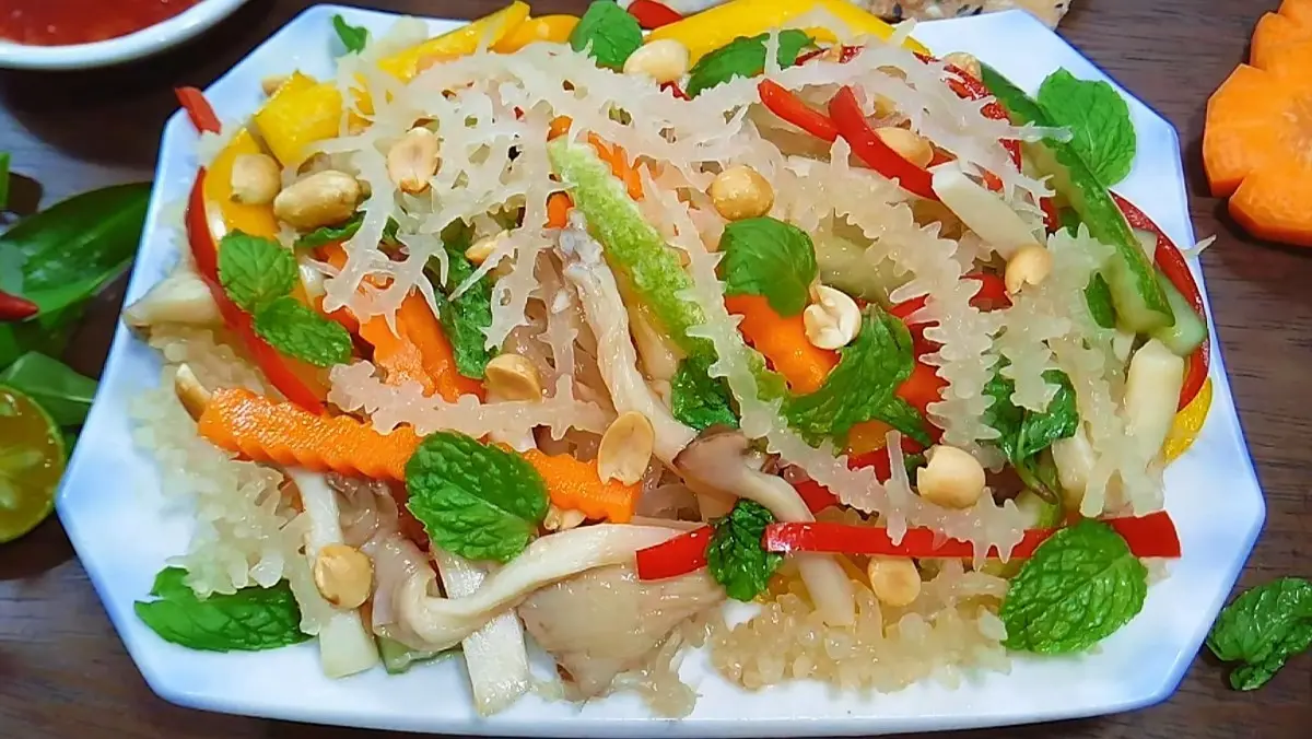 Hình ảnh Gỏi rong sụn ngũ sắc