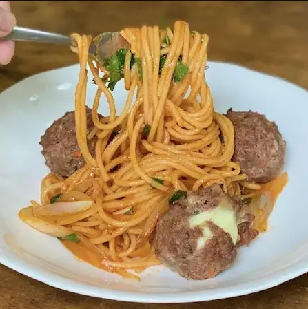 Hình ảnh Mì Ý bò viên nhân phô mai sốt cà chua