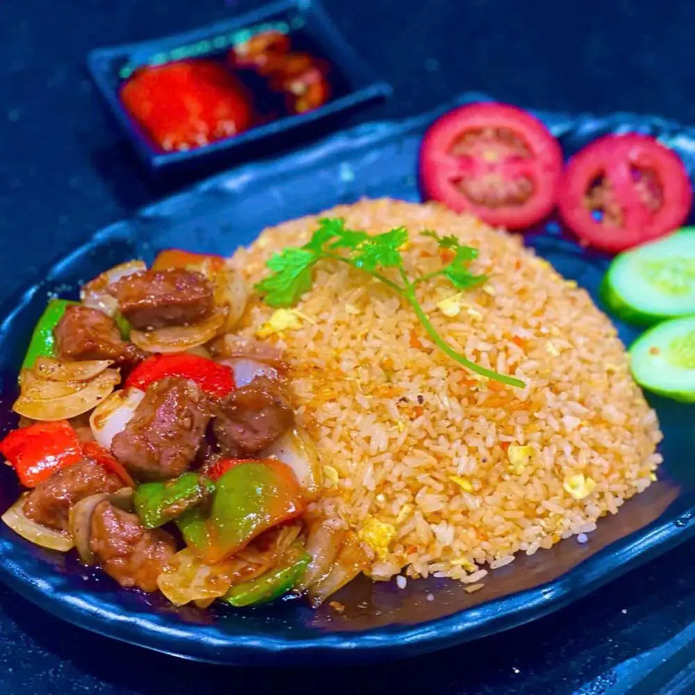 Hình ảnh Cơm bò lúc lắc - canh rong biển