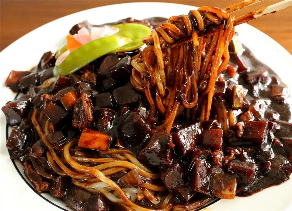 Hình ảnh Mì tương đen
