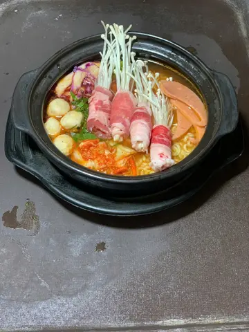 Hình ảnh Mì lẩu Thái bò Mỹ nấm