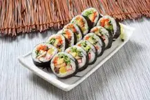 Hình ảnh Cơm cuộn truyền thống