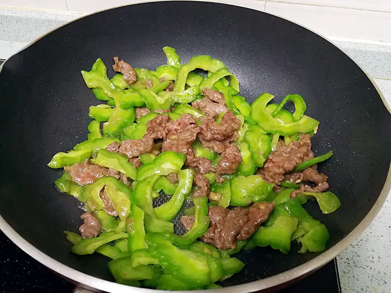 Hình ảnh Khổ qua xào bò