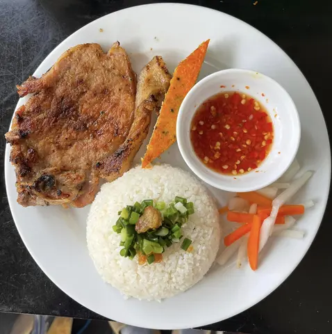 Hình ảnh Cơm tấm sườn chả