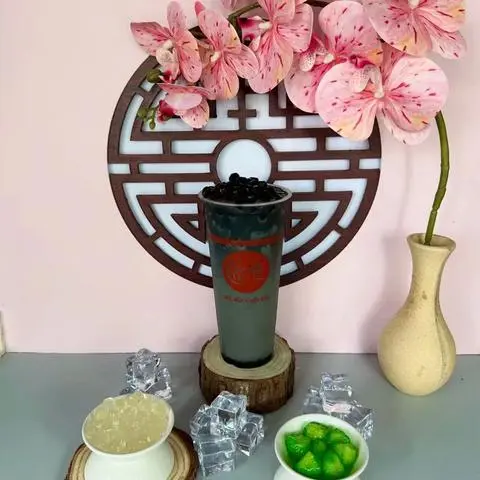 Hình ảnh Trà sữa than tre trân châu đen