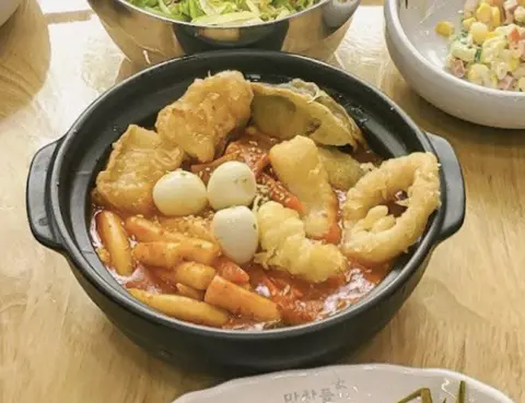 Hình ảnh Bánh gạo Hàn Quốc sốt cay
