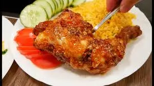 Hình ảnh Cơm chiên gà mắm tỏi góc tư