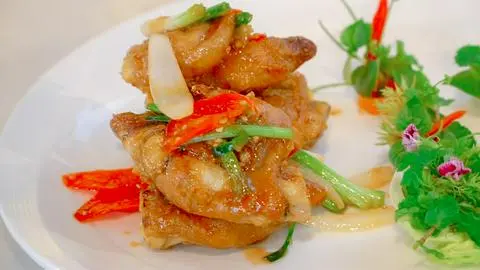 Hình ảnh Giò heo chiên nước mắm