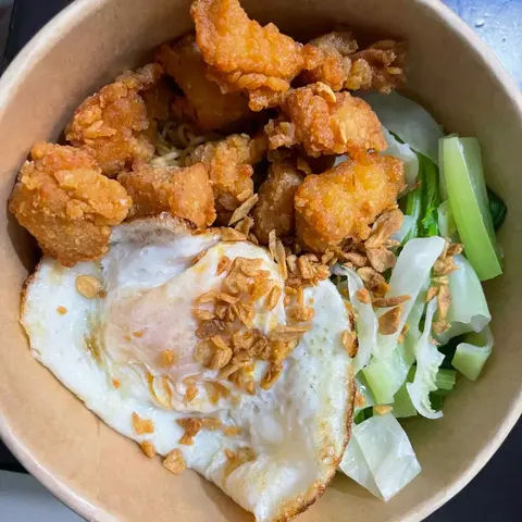 Hình ảnh Mì trộn trứng - gà popcorn