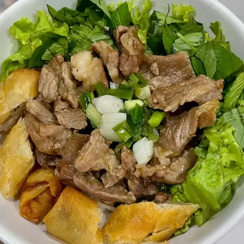 Hình ảnh Bún thịt xào chả giò