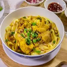 Hình ảnh Mì Quảng gà chọi rút xương