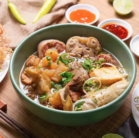 Hình ảnh Bún bò tái - nạm - chả