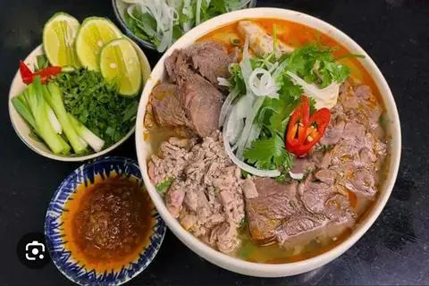 Hình ảnh Bún bò thập cẩm không giò