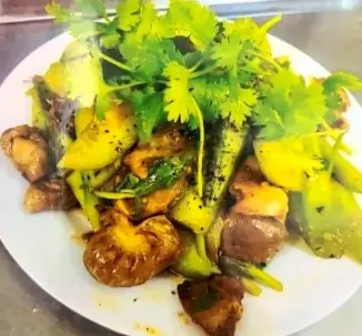 Hình ảnh Lòng gà xào mướp