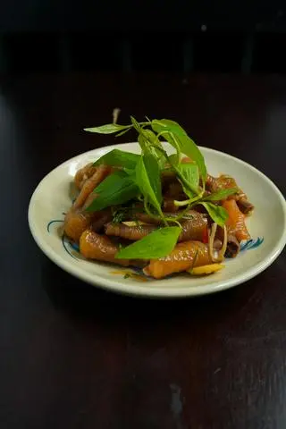 Hình ảnh Chân gà sốt thái