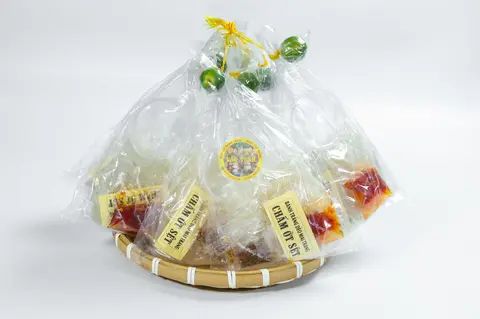 Hình ảnh Bánh tráng chấm ớt sệt