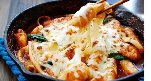 Hình ảnh Tokbokki phô mai tan chảy
