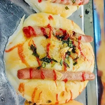 Hình ảnh Bánh mì xúc xích chà bông