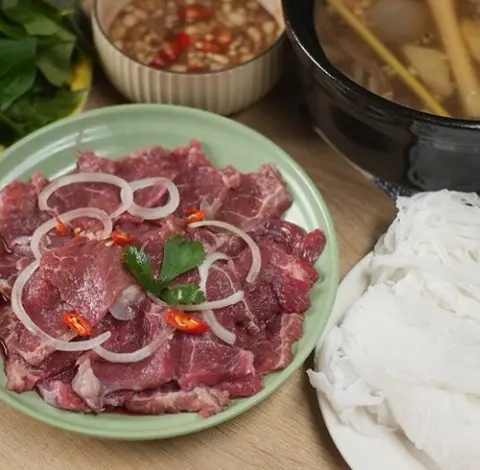 Hình ảnh Thịt tươi nhúng dấm