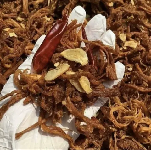 Hình ảnh Khô gà cháy tỏi 0.5kg