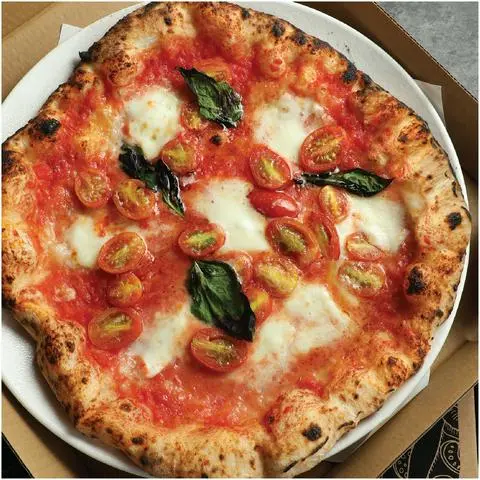 Hình ảnh Margherita D.O.C buffalo cheese pizza