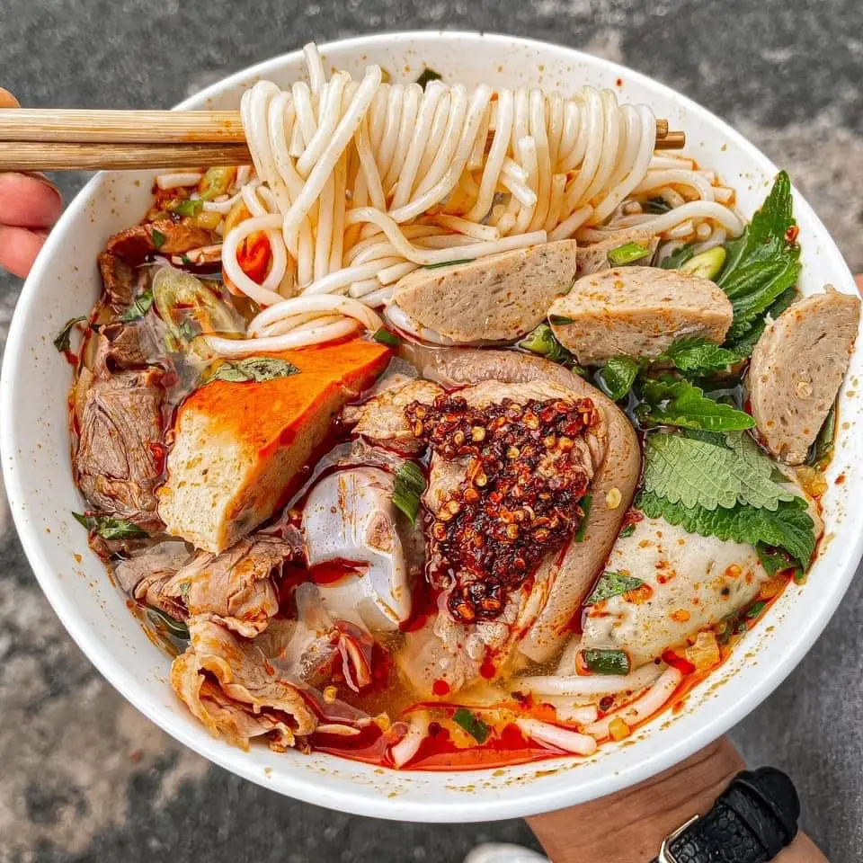 Hình ảnh Bún bò thập cẩm