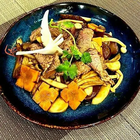 Hình ảnh Bò xào nấm thập cẩm