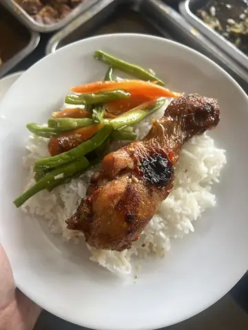 Hình ảnh Cơm đùi gà