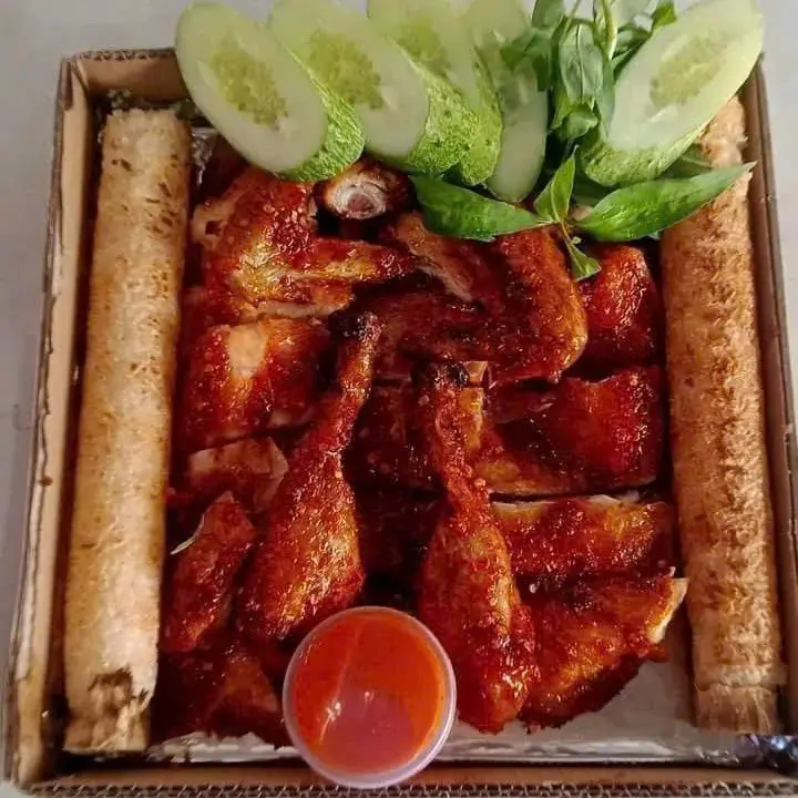 Hình ảnh Gà nướng cơm lam