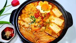 Hình ảnh Mì kim chi trứng gà non