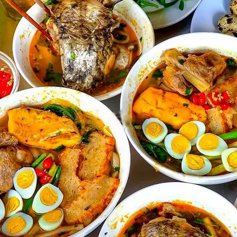 Hình ảnh Tô Bánh Canh Đặc Biệt ( Bao Gồm Cá , Chả , Xương Heo , Đầu Cá Lóc , Trứng Cút)