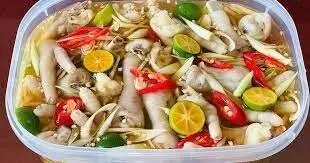 Hình ảnh Chân gà ngâm sả ớt