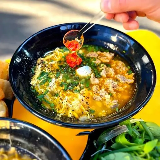 Hình ảnh Bánh canh Hà Lan gà xé giò heo
