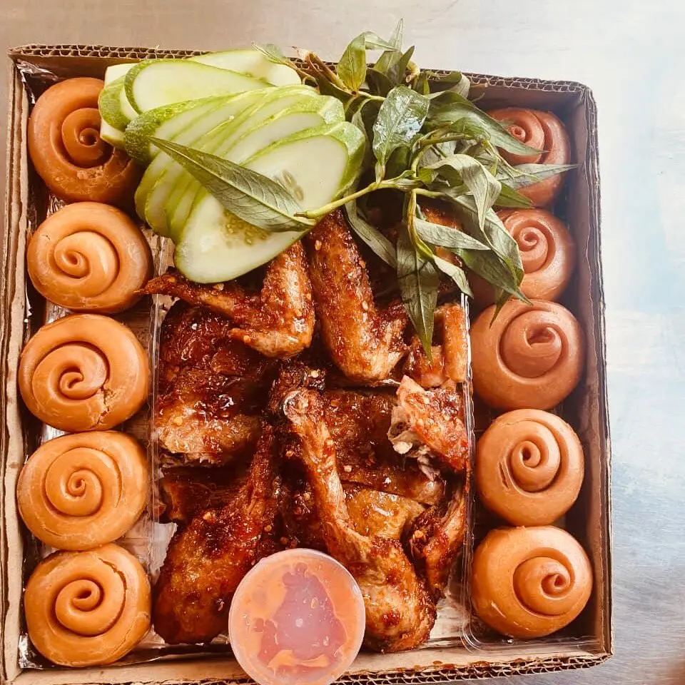 Hình ảnh Combo gà - bánh bao