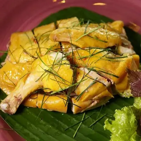 Hình ảnh Nửa con gà hấp muối chanh sả - thơm ngon