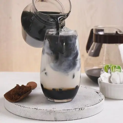 Hình ảnh Sữa tươi than tre trân châu đường đen