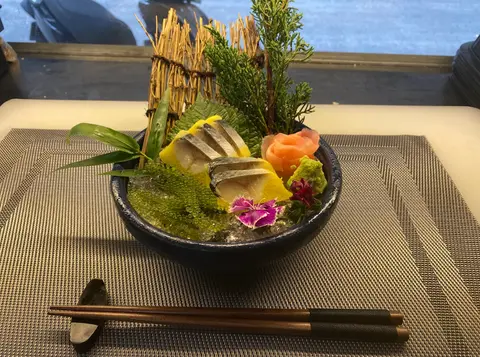 Hình ảnh Sashimi Cá trích ép trứng